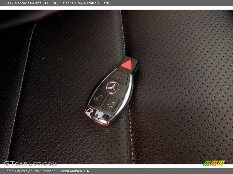 Selenite Grey Metallic / Black 2017 Mercedes-Benz GLC 300