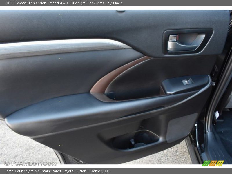 Midnight Black Metallic / Black 2019 Toyota Highlander Limited AWD