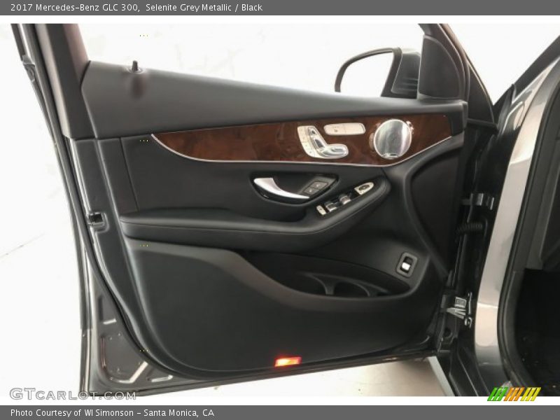 Selenite Grey Metallic / Black 2017 Mercedes-Benz GLC 300