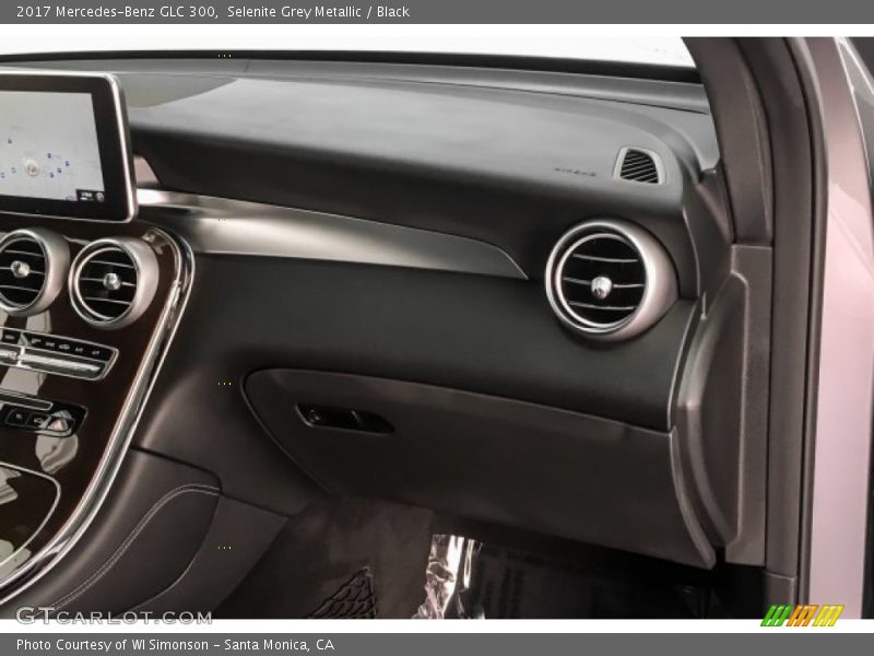 Selenite Grey Metallic / Black 2017 Mercedes-Benz GLC 300