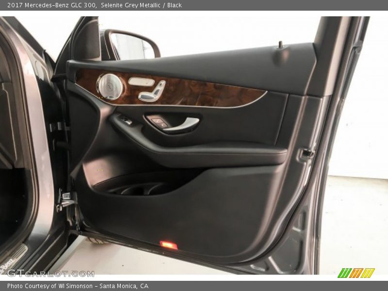 Selenite Grey Metallic / Black 2017 Mercedes-Benz GLC 300