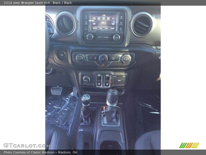 Black / Black 2019 Jeep Wrangler Sport 4x4