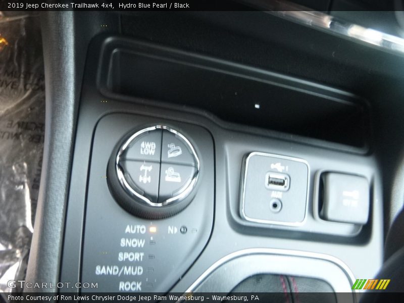 Hydro Blue Pearl / Black 2019 Jeep Cherokee Trailhawk 4x4