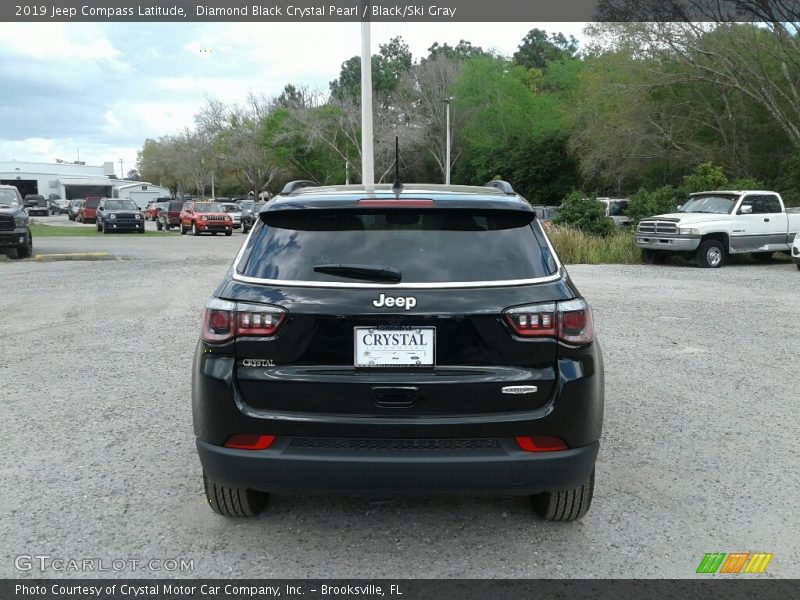Diamond Black Crystal Pearl / Black/Ski Gray 2019 Jeep Compass Latitude