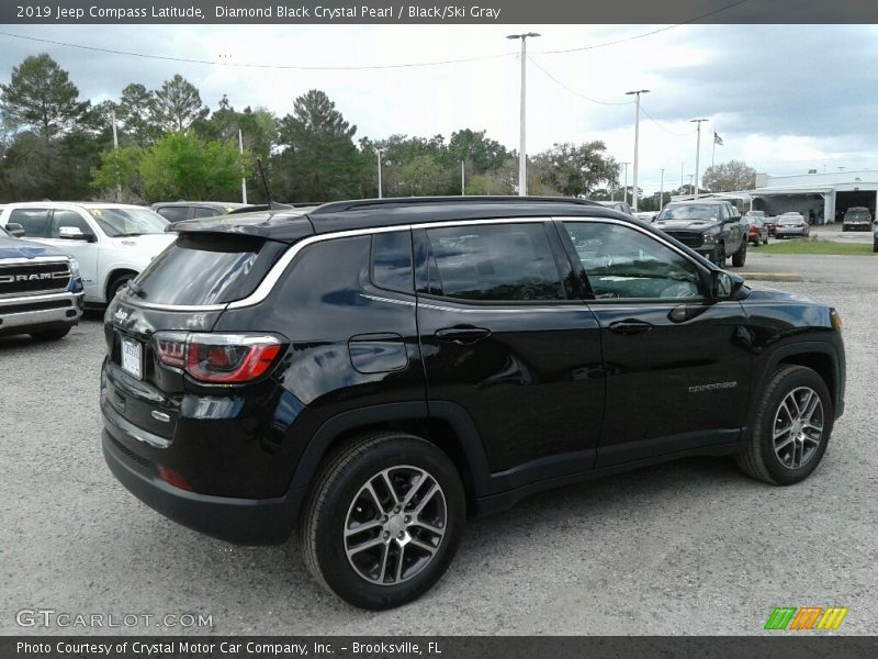 Diamond Black Crystal Pearl / Black/Ski Gray 2019 Jeep Compass Latitude