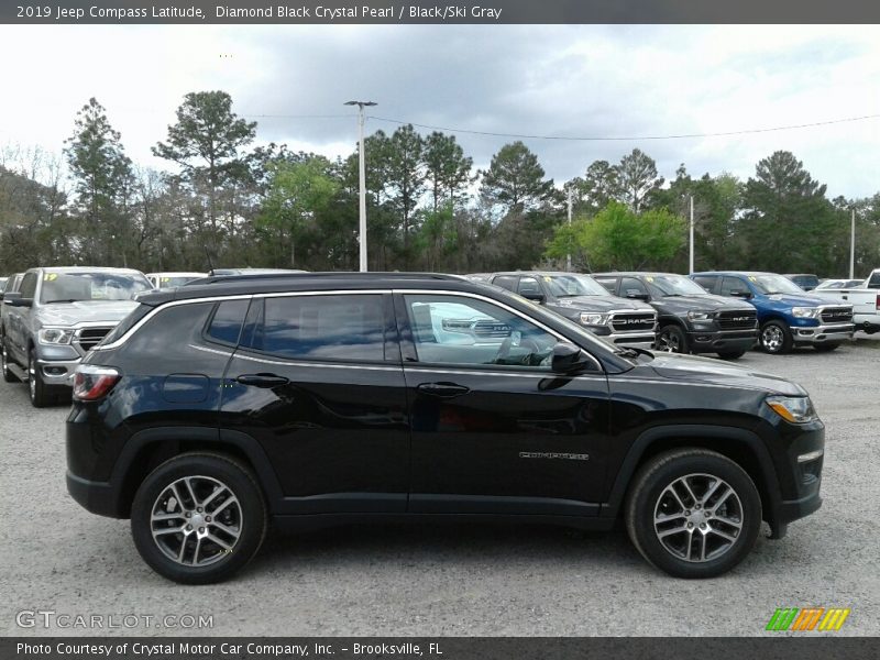 Diamond Black Crystal Pearl / Black/Ski Gray 2019 Jeep Compass Latitude