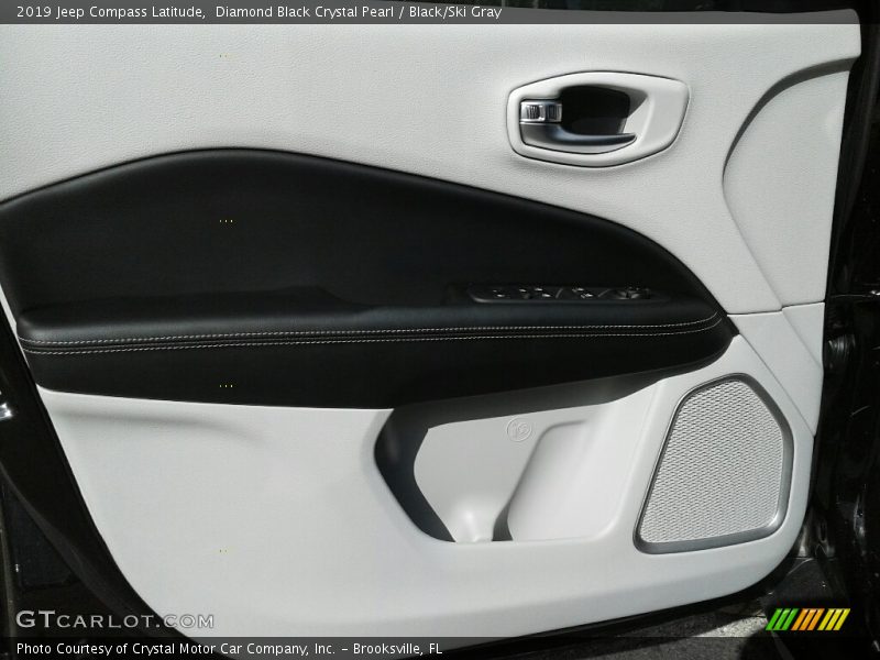 Diamond Black Crystal Pearl / Black/Ski Gray 2019 Jeep Compass Latitude