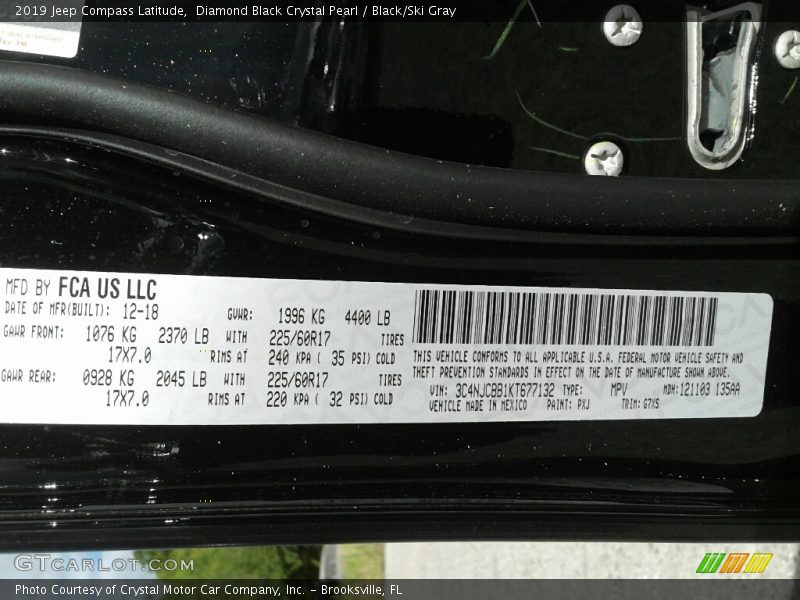 Diamond Black Crystal Pearl / Black/Ski Gray 2019 Jeep Compass Latitude
