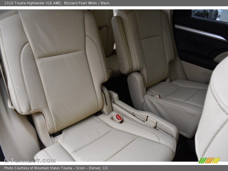 Blizzard Pearl White / Black 2019 Toyota Highlander XLE AWD