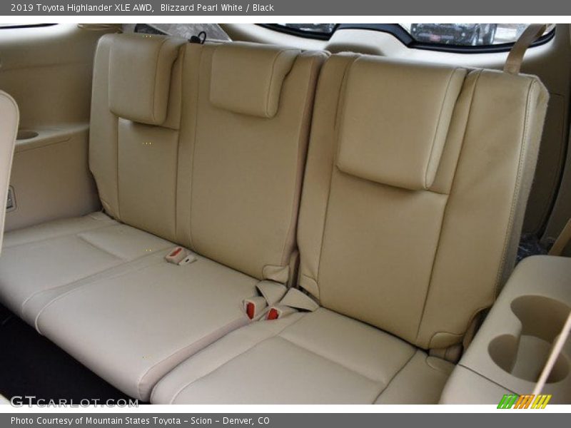 Blizzard Pearl White / Black 2019 Toyota Highlander XLE AWD