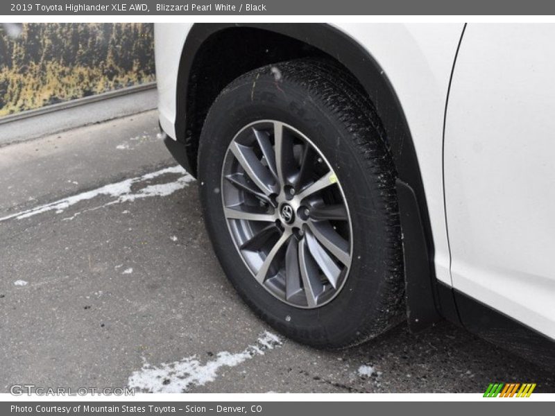 Blizzard Pearl White / Black 2019 Toyota Highlander XLE AWD