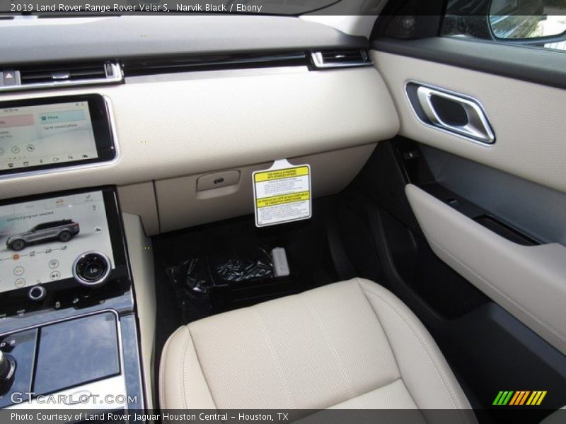 Narvik Black / Ebony 2019 Land Rover Range Rover Velar S