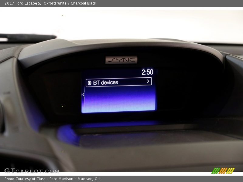 Oxford White / Charcoal Black 2017 Ford Escape S
