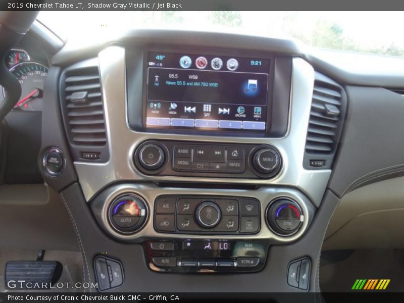 Controls of 2019 Tahoe LT