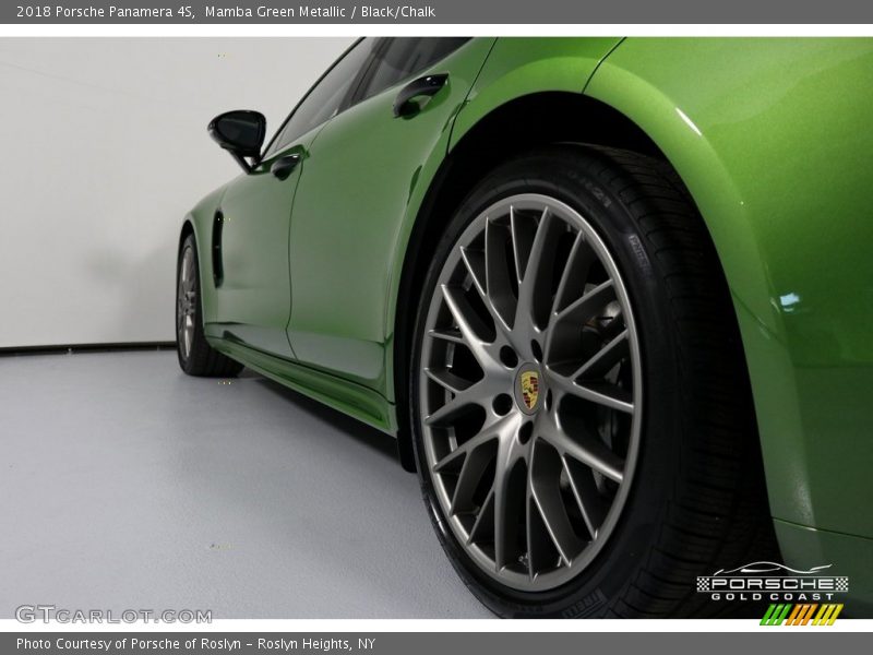 Mamba Green Metallic / Black/Chalk 2018 Porsche Panamera 4S