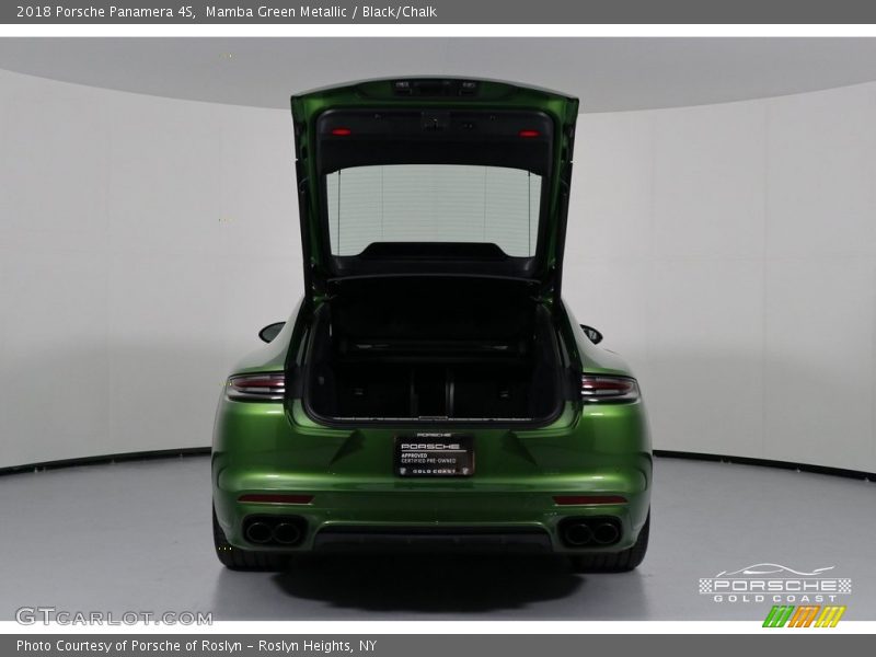 Mamba Green Metallic / Black/Chalk 2018 Porsche Panamera 4S