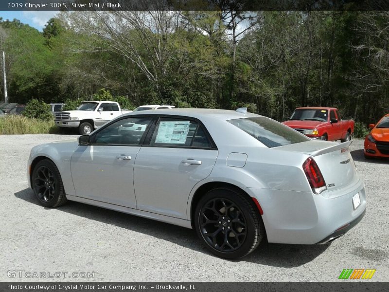 Silver Mist / Black 2019 Chrysler 300 S