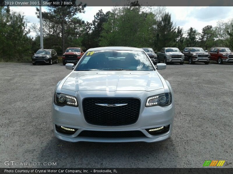 Silver Mist / Black 2019 Chrysler 300 S