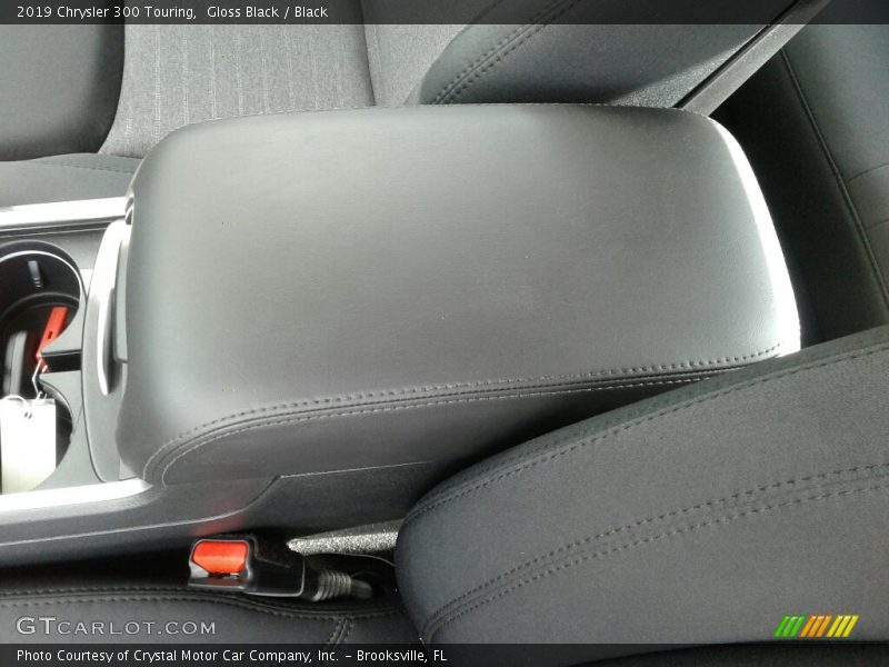 Gloss Black / Black 2019 Chrysler 300 Touring
