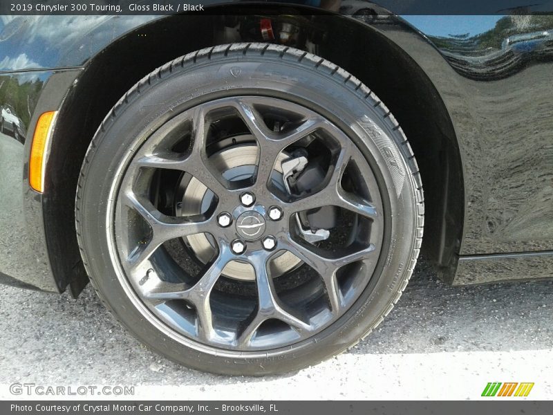 Gloss Black / Black 2019 Chrysler 300 Touring