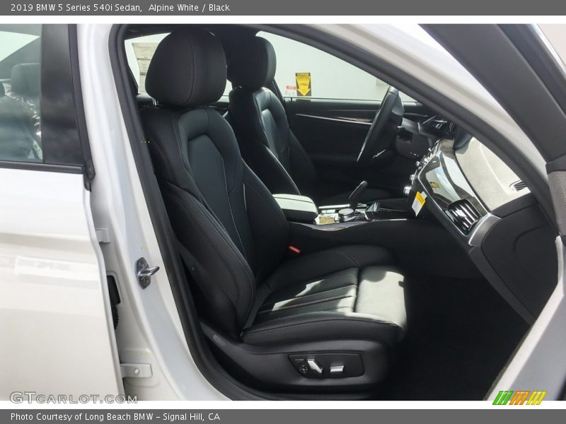Alpine White / Black 2019 BMW 5 Series 540i Sedan