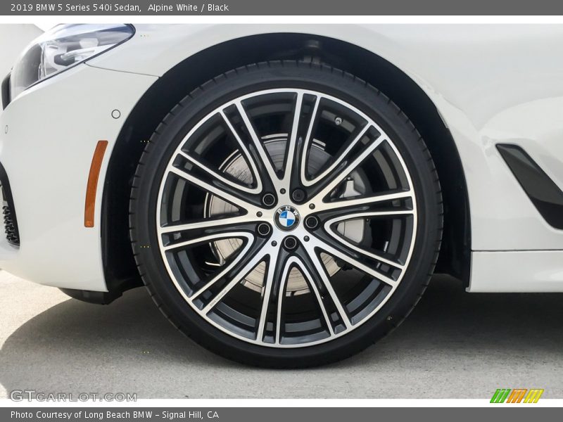Alpine White / Black 2019 BMW 5 Series 540i Sedan