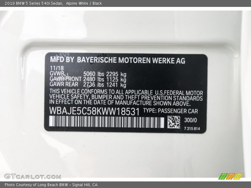 Alpine White / Black 2019 BMW 5 Series 540i Sedan