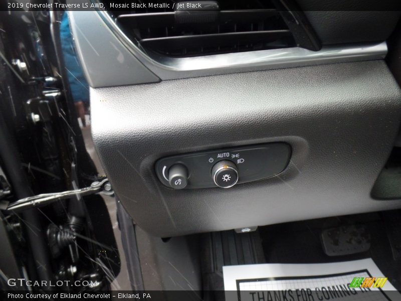 Mosaic Black Metallic / Jet Black 2019 Chevrolet Traverse LS AWD