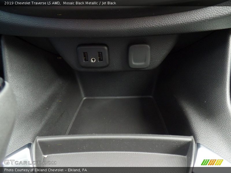 Mosaic Black Metallic / Jet Black 2019 Chevrolet Traverse LS AWD