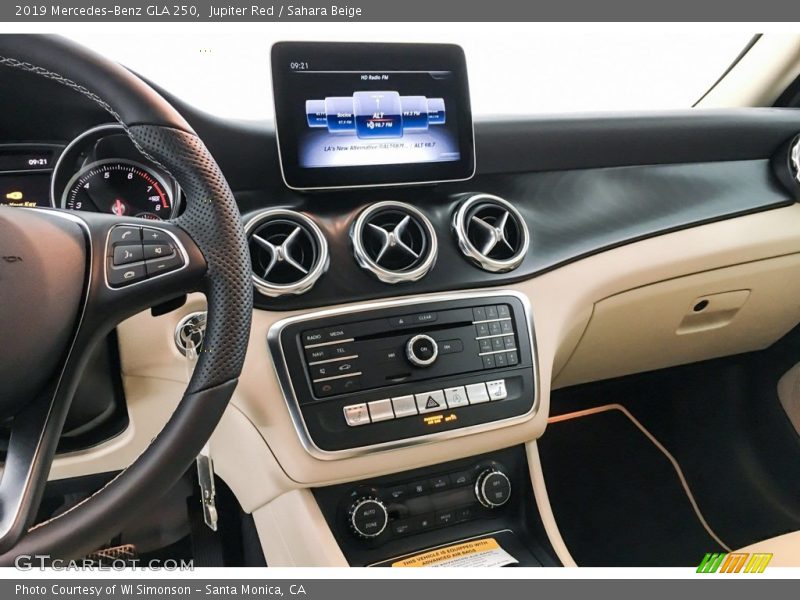 Jupiter Red / Sahara Beige 2019 Mercedes-Benz GLA 250