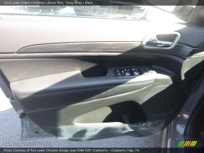 Sting-Gray / Black 2019 Jeep Grand Cherokee Laredo 4x4