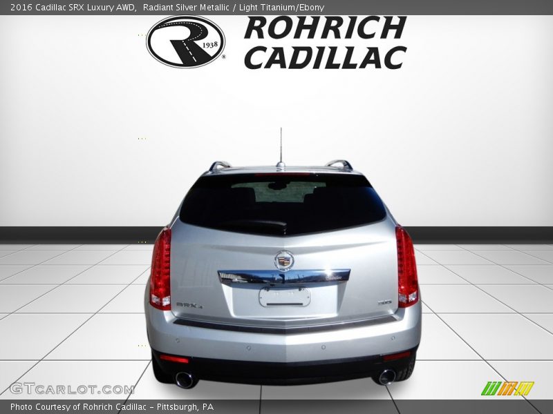 Radiant Silver Metallic / Light Titanium/Ebony 2016 Cadillac SRX Luxury AWD