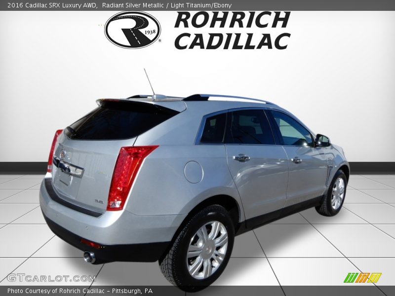Radiant Silver Metallic / Light Titanium/Ebony 2016 Cadillac SRX Luxury AWD