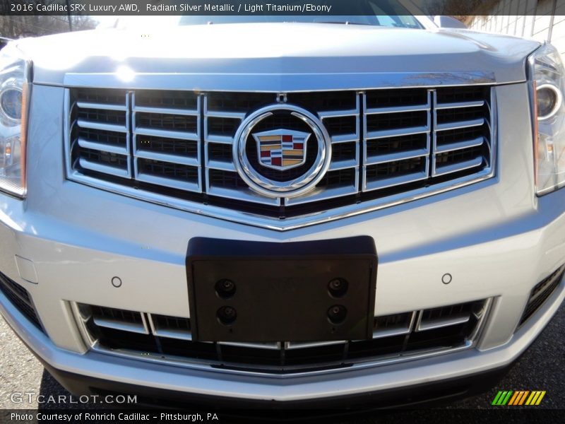 Radiant Silver Metallic / Light Titanium/Ebony 2016 Cadillac SRX Luxury AWD