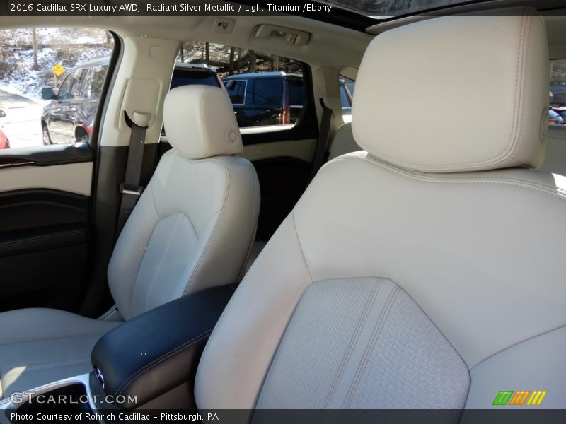 Radiant Silver Metallic / Light Titanium/Ebony 2016 Cadillac SRX Luxury AWD