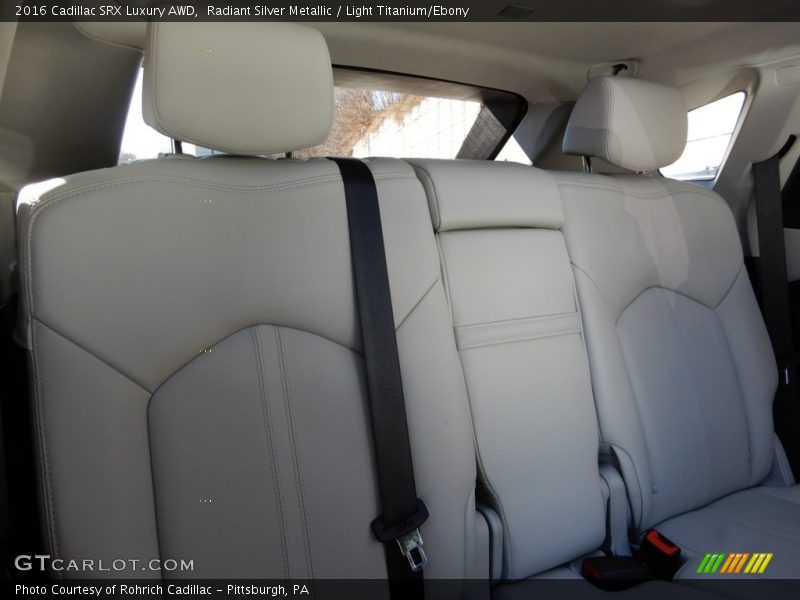 Radiant Silver Metallic / Light Titanium/Ebony 2016 Cadillac SRX Luxury AWD