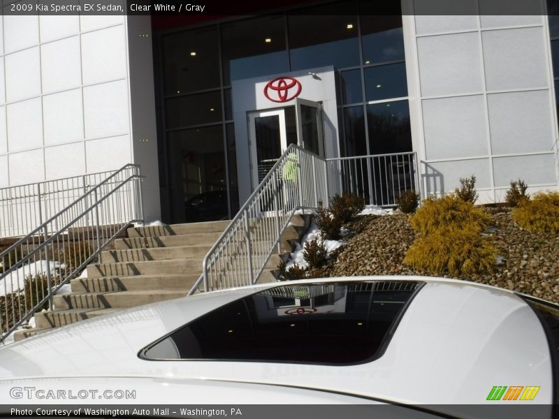 Clear White / Gray 2009 Kia Spectra EX Sedan