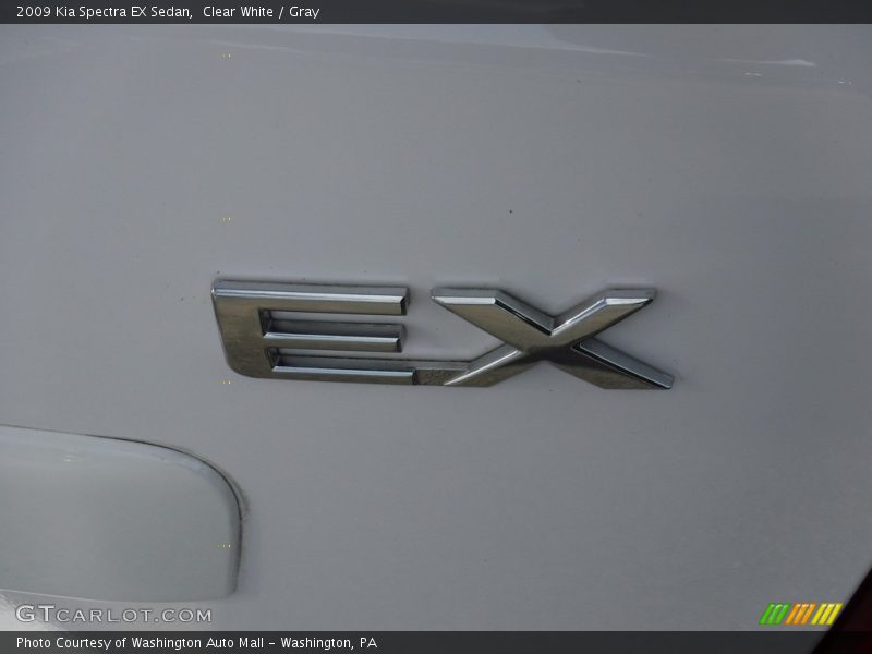 Clear White / Gray 2009 Kia Spectra EX Sedan