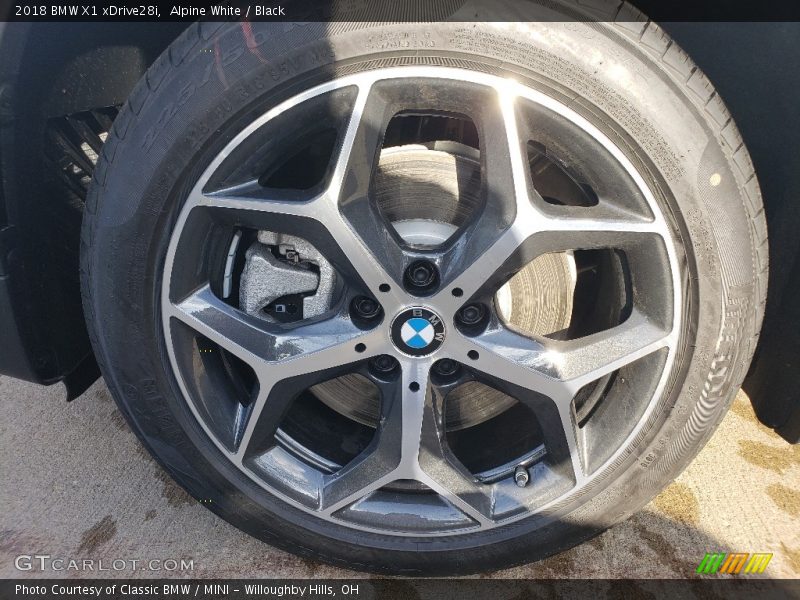 Alpine White / Black 2018 BMW X1 xDrive28i