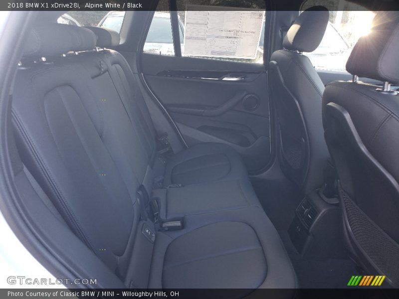 Alpine White / Black 2018 BMW X1 xDrive28i