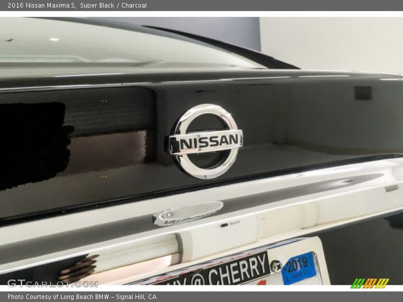 Super Black / Charcoal 2016 Nissan Maxima S
