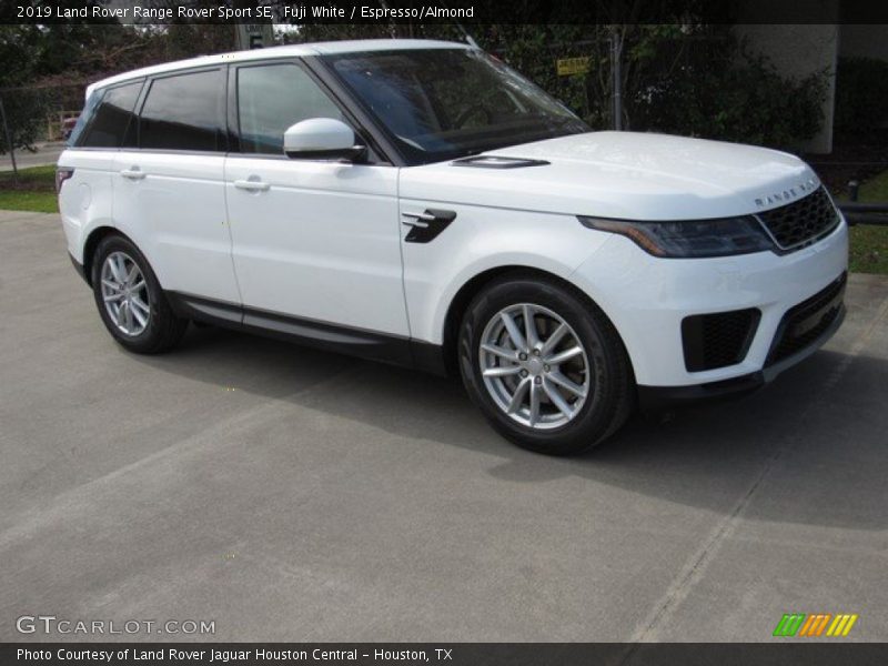 Fuji White / Espresso/Almond 2019 Land Rover Range Rover Sport SE