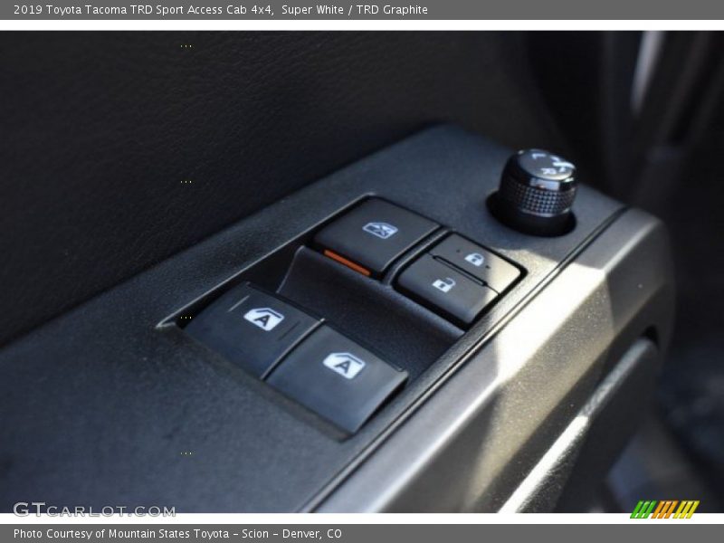 Super White / TRD Graphite 2019 Toyota Tacoma TRD Sport Access Cab 4x4