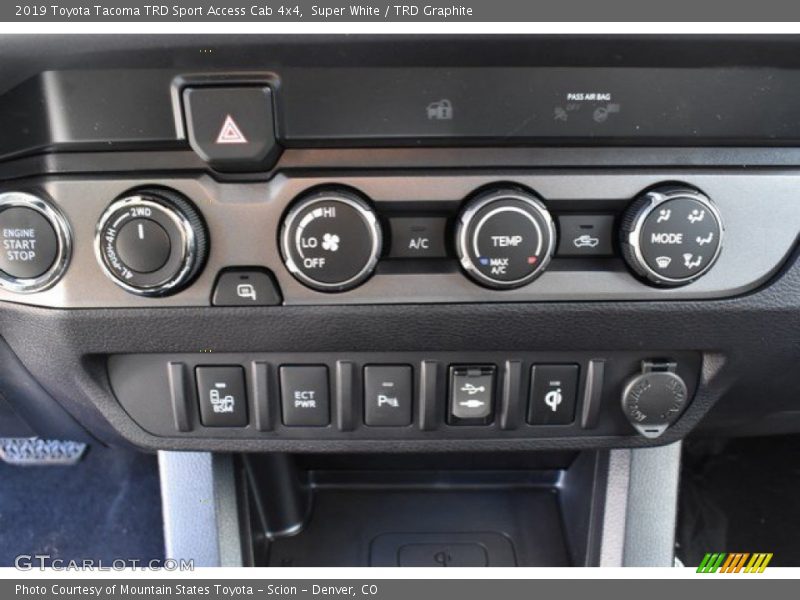 Super White / TRD Graphite 2019 Toyota Tacoma TRD Sport Access Cab 4x4