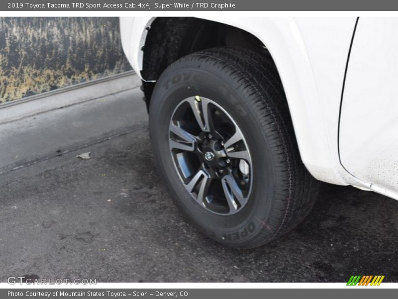 Super White / TRD Graphite 2019 Toyota Tacoma TRD Sport Access Cab 4x4