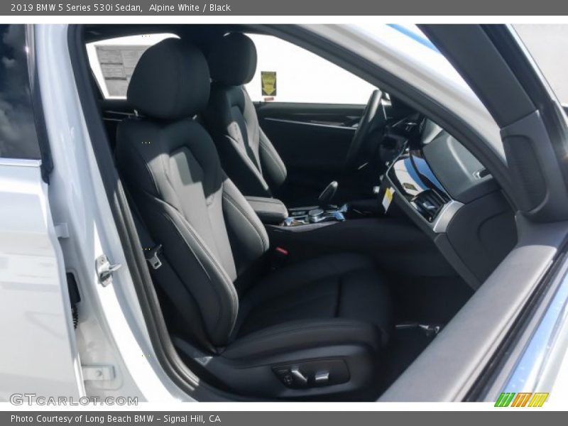 Alpine White / Black 2019 BMW 5 Series 530i Sedan
