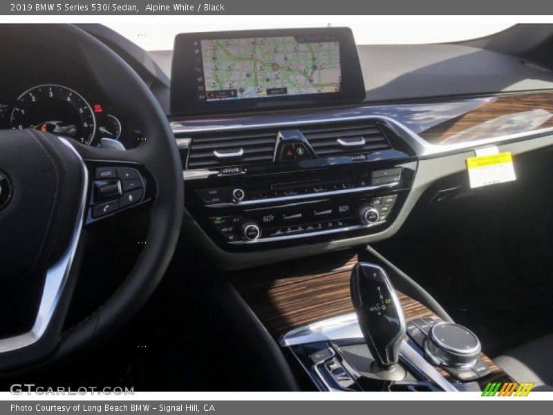 Alpine White / Black 2019 BMW 5 Series 530i Sedan