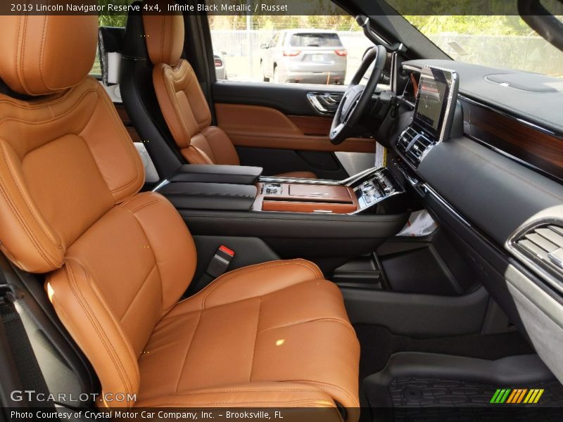Front Seat of 2019 Navigator Reserve 4x4