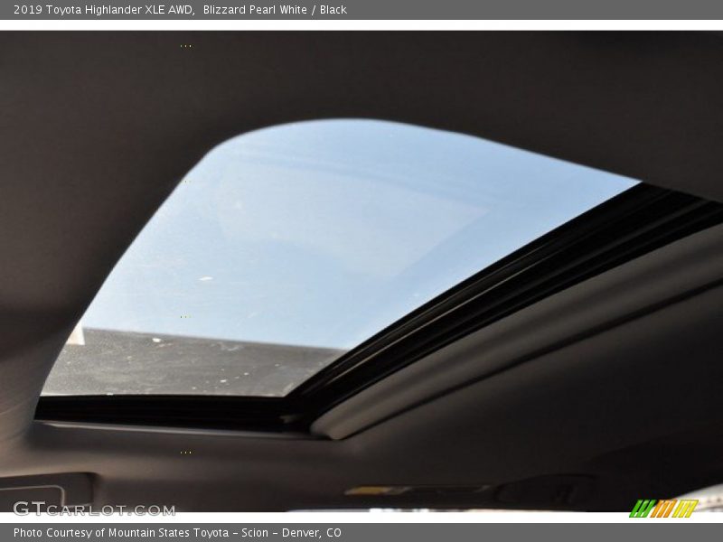 Blizzard Pearl White / Black 2019 Toyota Highlander XLE AWD