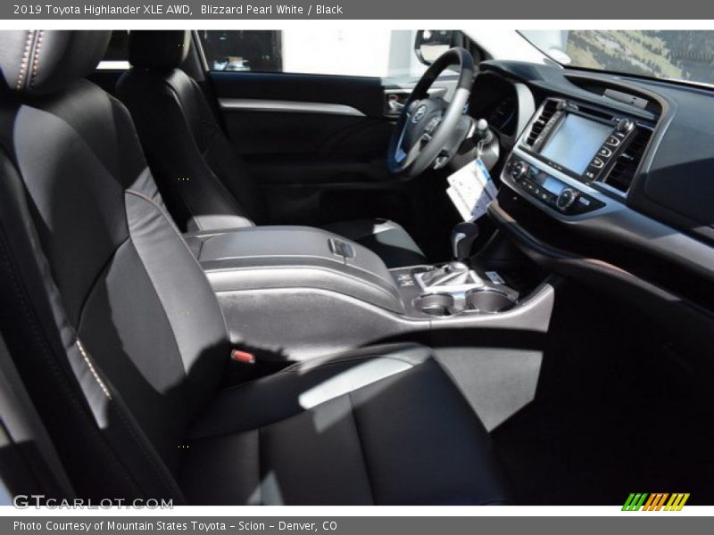 Blizzard Pearl White / Black 2019 Toyota Highlander XLE AWD